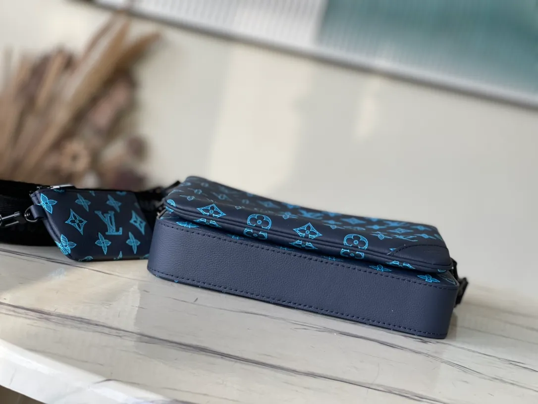 💰1060 (top-grain leather) top original M46604 blue embossed This Trio messenger bag is made of Monogram embossed cow leather. The zippered front pocket and the small coin purse on the shoulder strap are both detachable, enriching the functional design with the main compartment. The removable and adjustable jacquard fabric shoulder strap is marked with the brand's logo for comfortable shoulder and cross-body wear. Dimensions: 25 x 18.5 x 7 cm