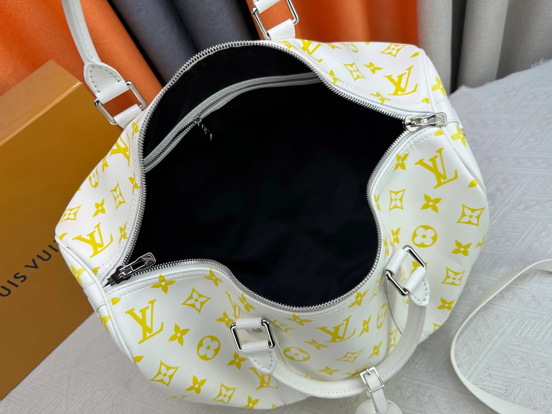 P340 M41418 New “louis vuitton’Iv travel bag travel bag louis vuitton High-definition hardware logo and inner compartment! Special lining. Smooth zipper and exquisite workmanship. A must-have for men. Size: 45x27x20.