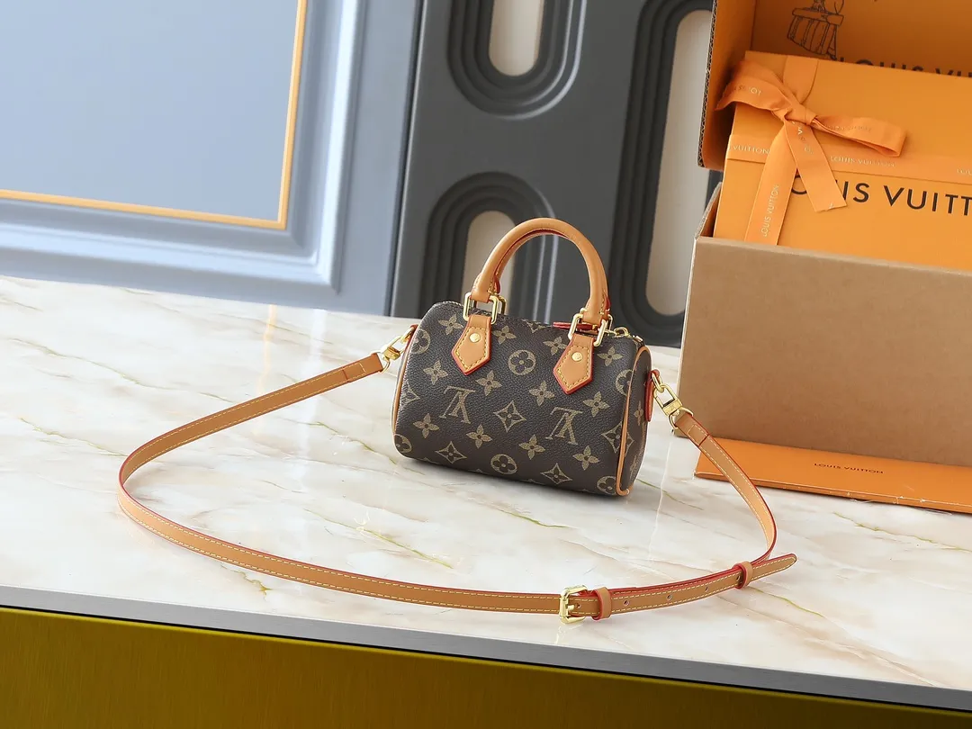 💰140💰The upgraded original M81085 Nano Speedy handbag condenses the classic Speedy handbag structure, with an exquisite design made of Monogram canvas, with distressed cow leather details and metal parts. The handles and removable and adjustable shoulder strap allow for a variety of styling possibilities. Dimensions: 16 x 10 x 7.5