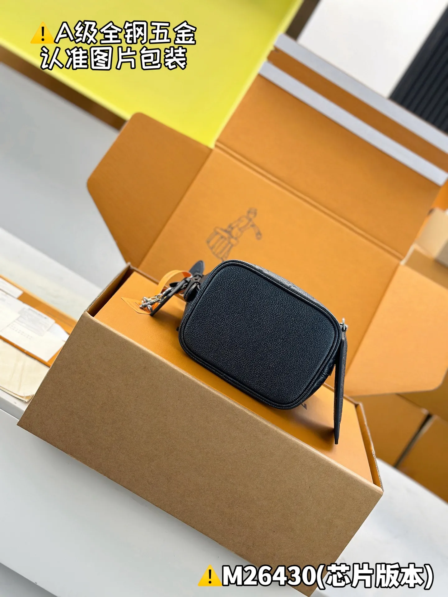 Internal price P2000 [Special grade MB original leather] ALL IN BB handbag Model: M26430 pearlescent blue Material: Grade A all-steel hardware, imported original fabric Packaging: Full set of original duty-free MB packaging Size: 18x16x12CM