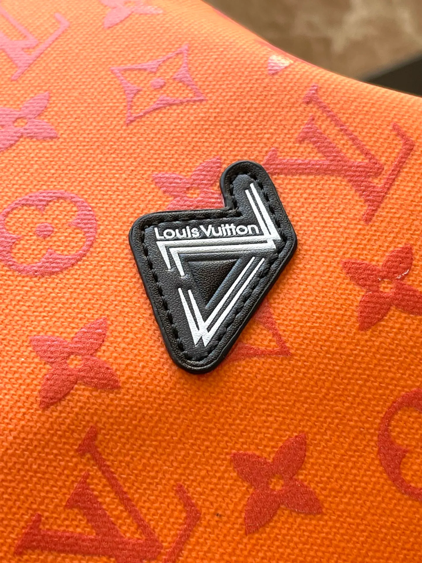 💰1480 Top Original Order M12724 This Keepall Sport travel bag is made of Monogram Storm coated canvas dip-dyed in eye-catching colors, with detachable shoulder straps and side straps to strengthen the structure, highlighting the dynamic style while achieving a comfortable carrying experience. Waterproof zippers keep items wet, and it's complemented by a fabric lining and zipped interior pocket. Dimensions: 55 × 31 × 25 cm