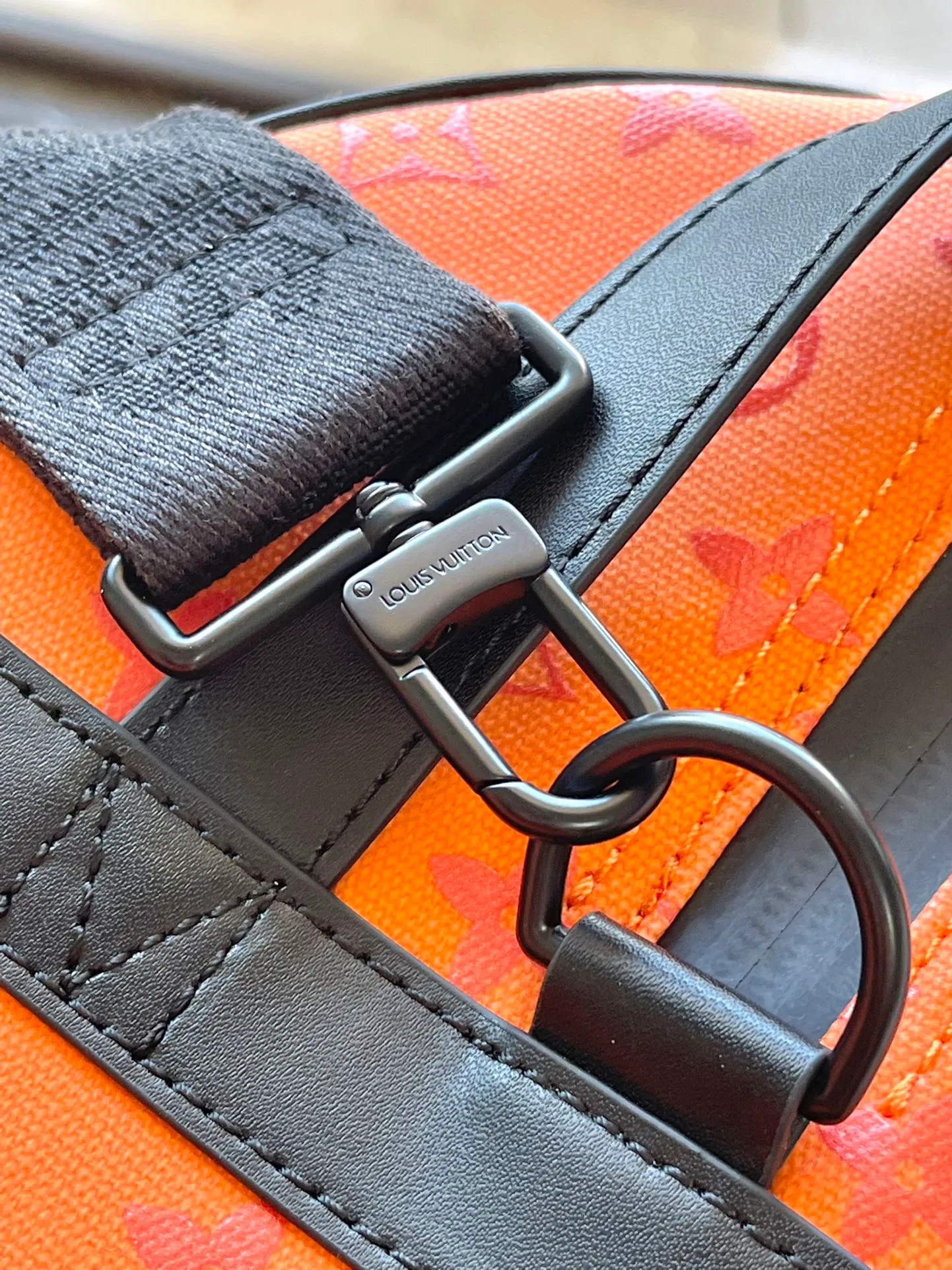 💰1480 Top Original Order M12724 This Keepall Sport travel bag is made of Monogram Storm coated canvas dip-dyed in eye-catching colors, with detachable shoulder straps and side straps to strengthen the structure, highlighting the dynamic style while achieving a comfortable carrying experience. Waterproof zippers keep items wet, and it's complemented by a fabric lining and zipped interior pocket. Dimensions: 55 × 31 × 25 cm
