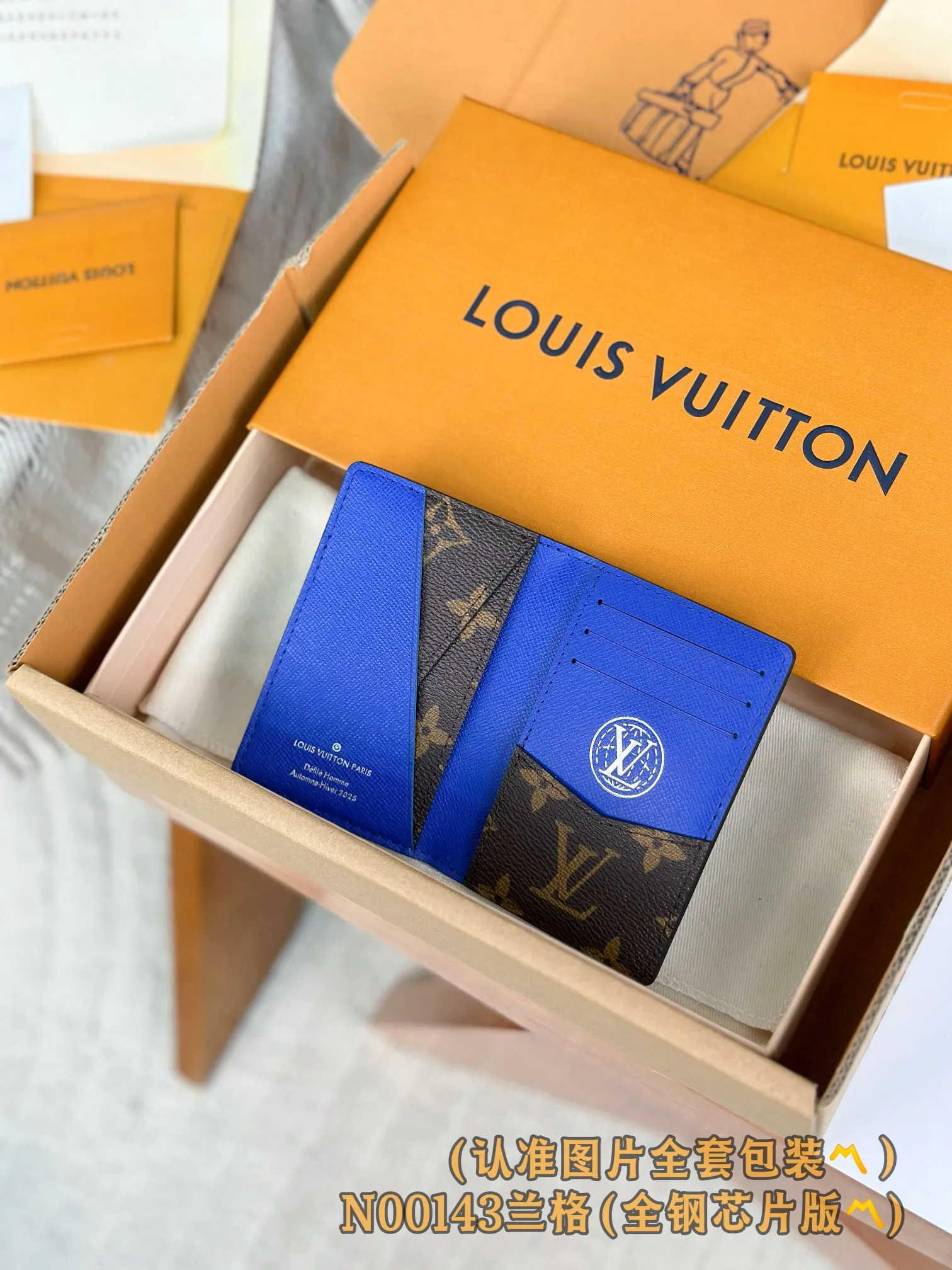 💰560 [Authentic grade] [Special grade MB all steel high elastic fabric] N00143 Lange pocket wallet color grid (〽️A grade all steel〽️) personalized customization! 163 transcoding chip, this wallet is made of LVers Damier denim, Pharrell Williams' creative use of large-size plaid. One of the squares is embellished with the 'Marque Louis Vuitton Déposé' logo. The denim material gives this short wallet a unique touch, while the retro design of the plaid pattern lends a traditional feel.  11.1 x 1 x 7.5 cm (height x width x length)