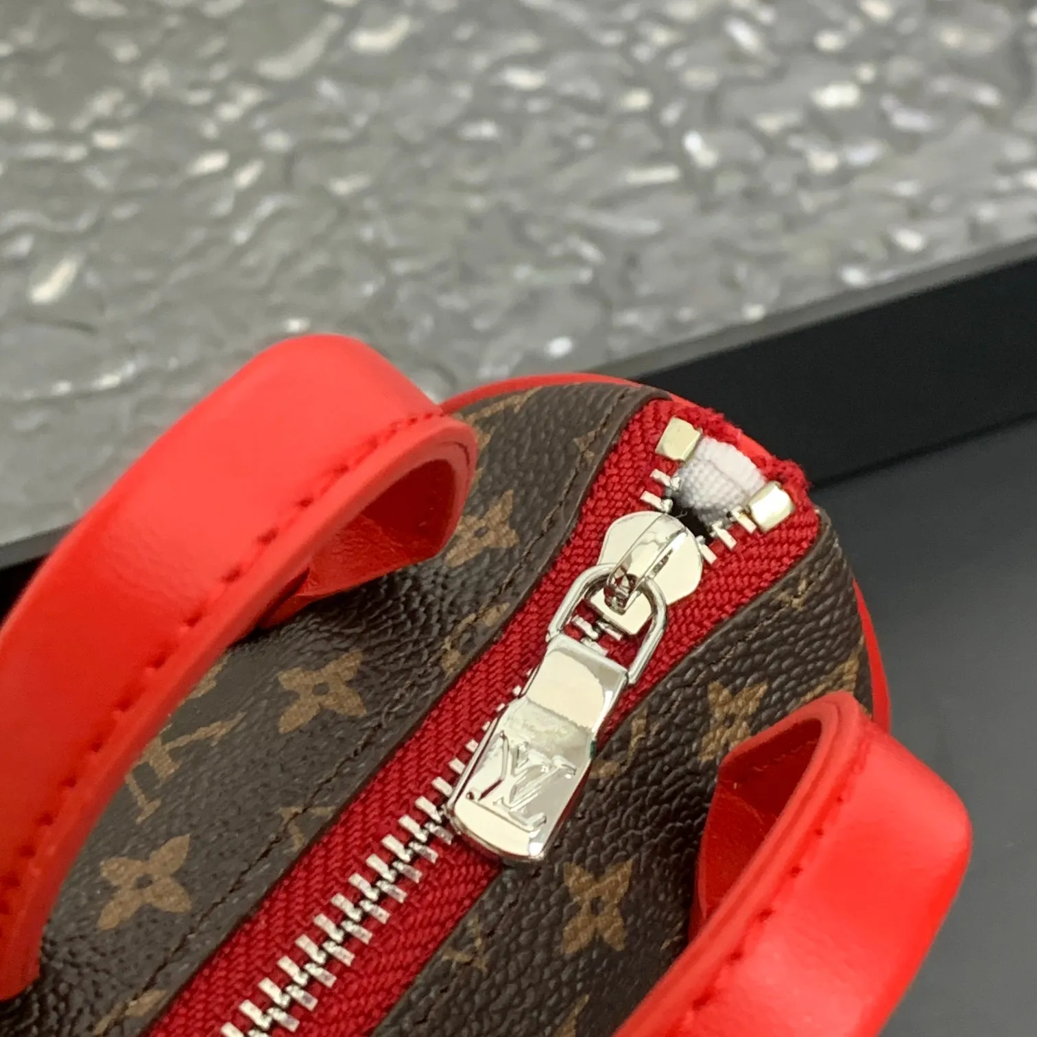 💰200 shipped😍 MINI KEEPALL bag charm and keychain ☀️Louis Vuitton Louis Vuitton lv mini pillow bag pendant ☀️This Mini Keepall bag charm and keychain condenses the classic handbag configuration, boldly showing the spirit of adventure. Monogram canvas with LV inscribed hook buckle, whether hung on a belt or handbag, its zipper closure and built-in keychain ensure secure storage