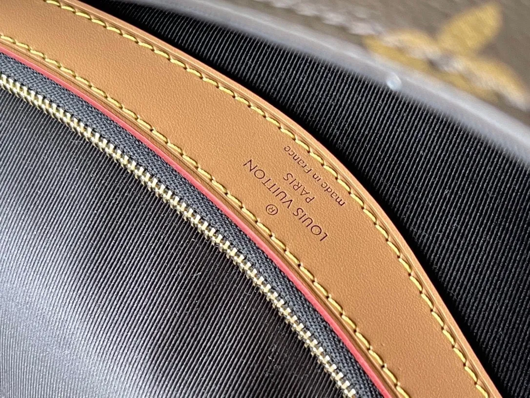 💰760 (top layer leather) top original order M45985. Support counter inspection. Photos taken of duty-free goods are consistent with the product without unpacking. This product is an exclusive duty-free product in the market and is the highest-end product. Inspection is supported. This product has passed strict inspection and is flawless. Please wear gloves when touching the product. This product is not returnable or exchangeable. Please confirm the product first and then remove the label on the handle. This product is temporarily not open to the public, only regular customers, and is in short supply. Dimensions: 25 x 9 x 15 cm