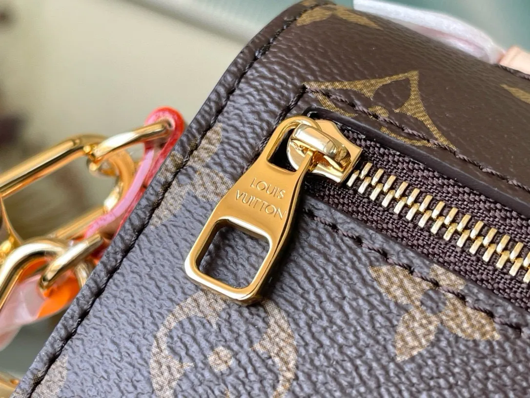 💰800 (Steel Hardware) Top Original M46279 Presbyopia Pochette Métis East West handbag is made of Monogram canvas, cow leather trim and S-lock lock. While continuing the classic elements, it also has modern details such as a short chain on the shoulder. Generously constructed with compartments, zippered interior and exterior pockets to easily store your iPhone 13. Dimensions: 21.5 x 13.5 x 6 cm