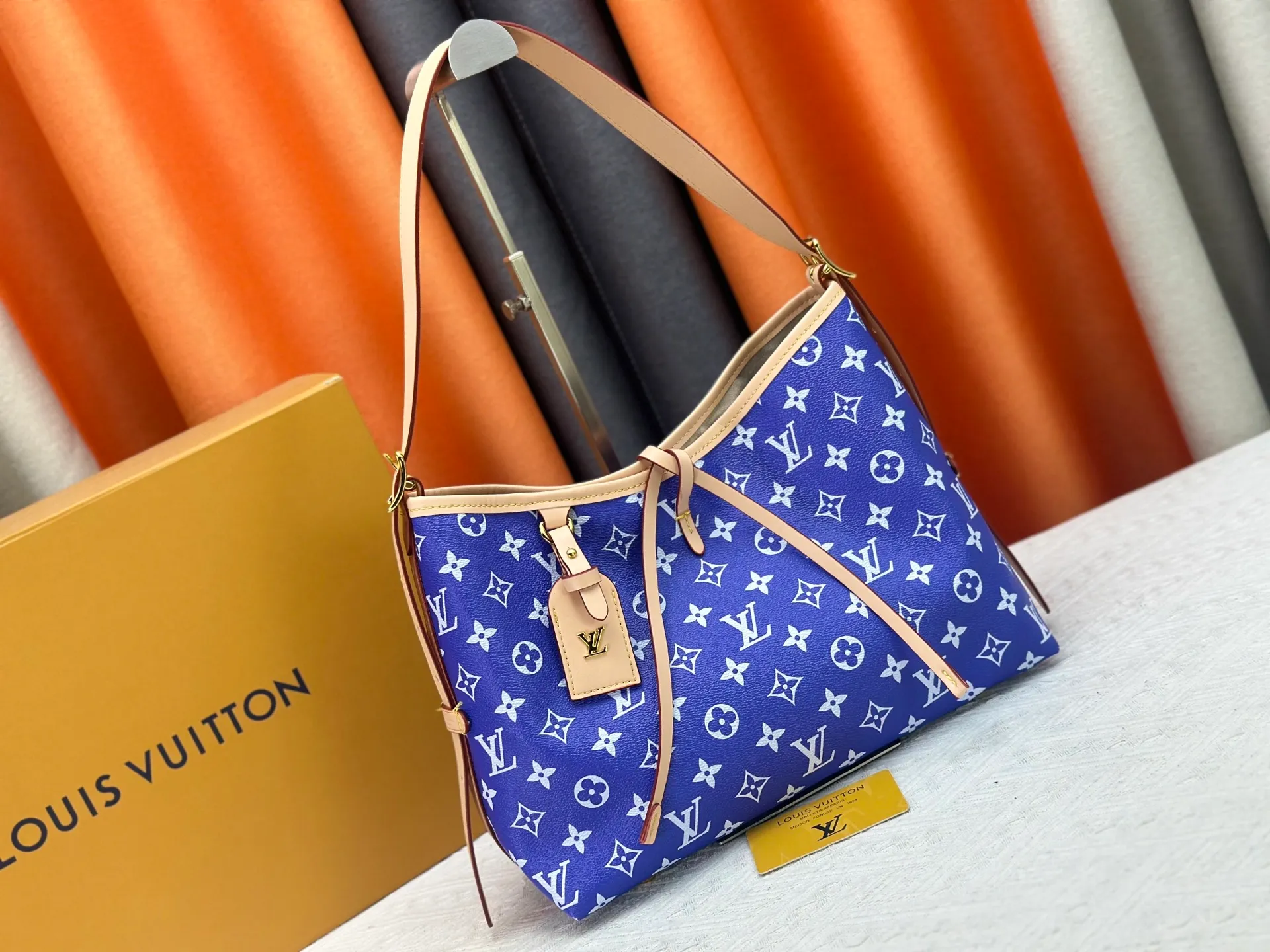 P280 upgraded original M24861 M25143 M46203 M46197 Colorful, legendary CarryAll medium handbag, with Monogram canvas and leather trimming to create a body-fitting design. There's a zipped pocket inside the ample space, and a detachable zipped clutch adds a functional element, with a buckle-adjustable handle. Small size: 29 x 24 x 12 cm,