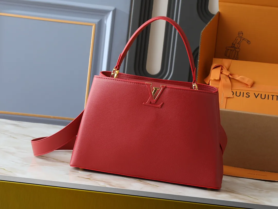 💰400💰Guangzhou goods Upgraded original M13027 M24879 M24620 M24607 This large Capucines Souple handbag relies on tanning technology to give the glossy grained cow leather a soft texture, interpreting an enlarged version of the brand's classic configuration. Plenty of space for daily commuting and weekend travel. Dimensions: 38.0 x 23.0 x 16.0 cm (length x height x width)