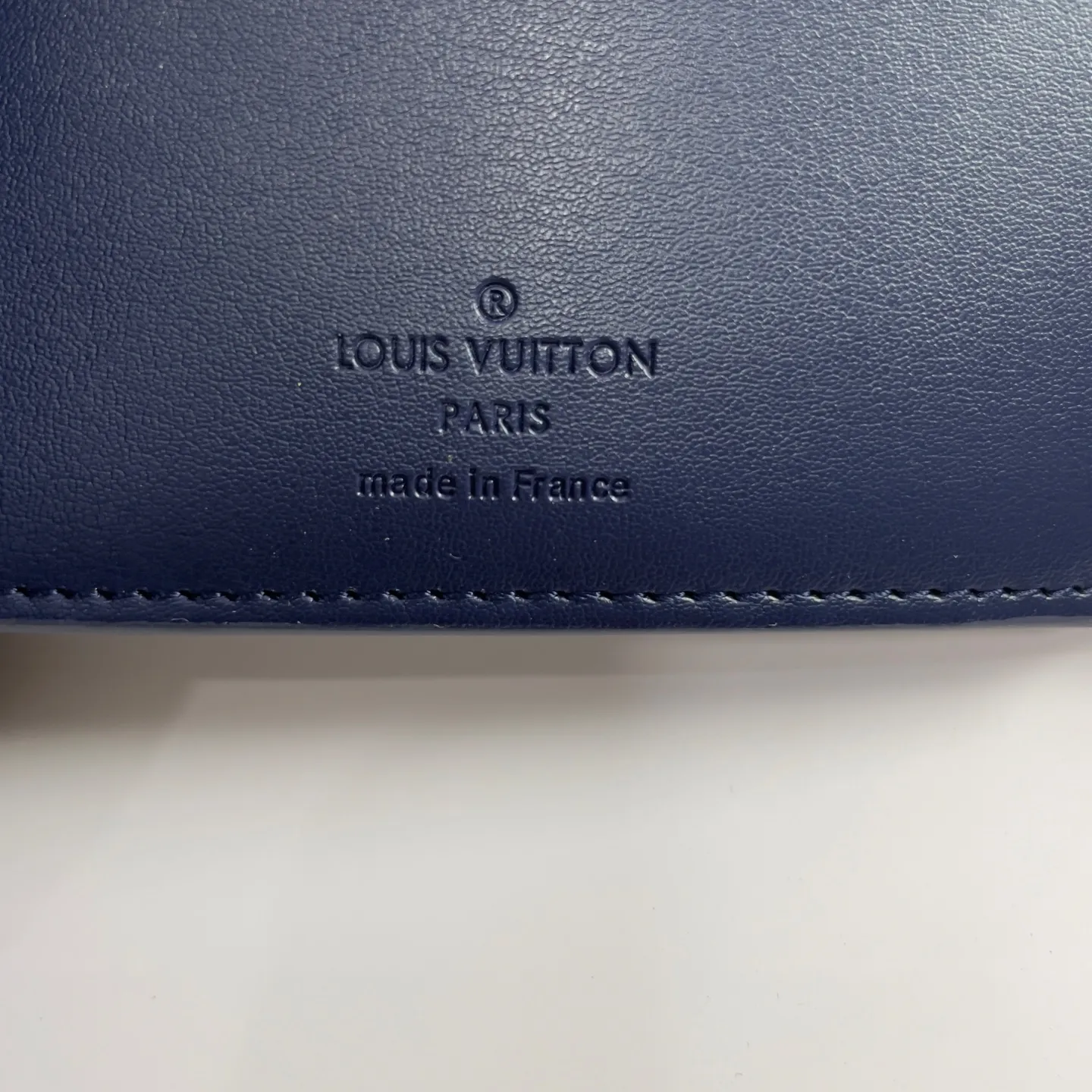 Factory price 300 [Top original order] M14787 blue short clip 👏👏MULTIPLE Wallet This Louis Vuitton Multiple wallet has a refreshing and simple design. The black Monogram Shadow calfskin fabric is very soft and decorated with the iconic Monogram embossing. Compact in size, it is extremely portable and equipped with multiple credit card slots and compartments for receipts and banknotes, making it extremely practical. Dimensions: 11.5 x 9.0 x 1.5 cm.