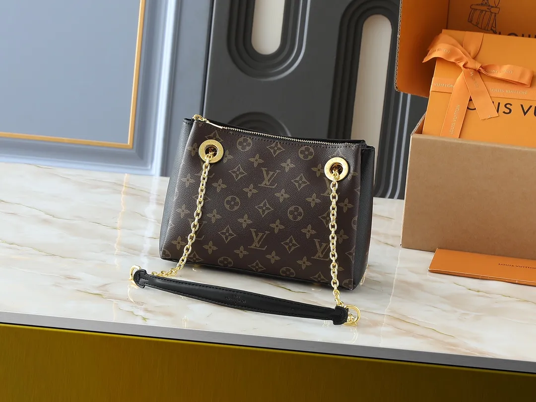 💰260💰Upgraded from the original M43775 M43776 M43777 M43750 This SURENE BB handbag Louis Vuitton's new Surene BB handbag is made of Monogram canvas and grained calfskin, and is equipped with a gold sliding bag chain. Gold metal trim and eye-catching leather trim make it more neat and fashionable. Lightweight, practical, comfortable to carry, easy to match, ideal for fashionable and casual looks. Dimensions: 24.0x 17.0x 11.0 cm