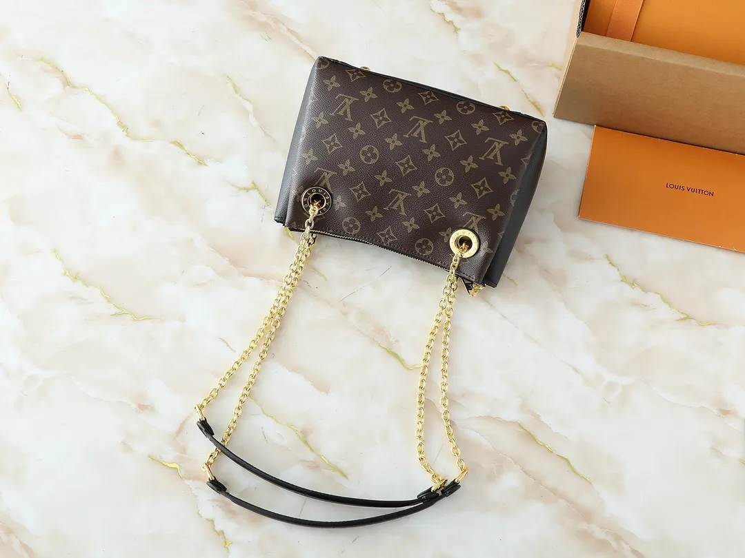 💰260💰Upgraded from the original M43775 M43776 M43777 M43750 This SURENE BB handbag Louis Vuitton's new Surene BB handbag is made of Monogram canvas and grained calfskin, and is equipped with a gold sliding bag chain. Gold metal trim and eye-catching leather trim make it more neat and fashionable. Lightweight, practical, comfortable to carry, easy to match, ideal for fashionable and casual looks. Dimensions: 24.0x 17.0x 11.0 cm