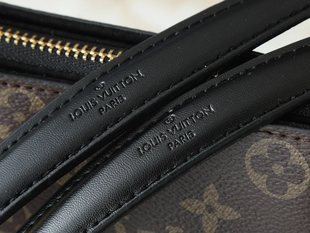 💰260💰Upgraded from the original M43775 M43776 M43777 M43750 This SURENE BB handbag Louis Vuitton's new Surene BB handbag is made of Monogram canvas and grained calfskin, and is equipped with a gold sliding bag chain. Gold metal trim and eye-catching leather trim make it more neat and fashionable. Lightweight, practical, comfortable to carry, easy to match, ideal for fashionable and casual looks. Dimensions: 24.0x 17.0x 11.0 cm