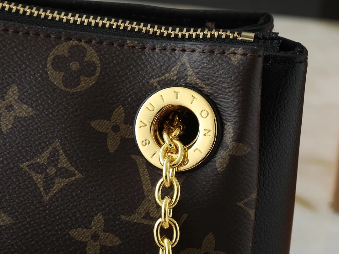 💰260💰Upgraded from the original M43775 M43776 M43777 M43750 This SURENE BB handbag Louis Vuitton's new Surene BB handbag is made of Monogram canvas and grained calfskin, and is equipped with a gold sliding bag chain. Gold metal trim and eye-catching leather trim make it more neat and fashionable. Lightweight, practical, comfortable to carry, easy to match, ideal for fashionable and casual looks. Dimensions: 24.0x 17.0x 11.0 cm