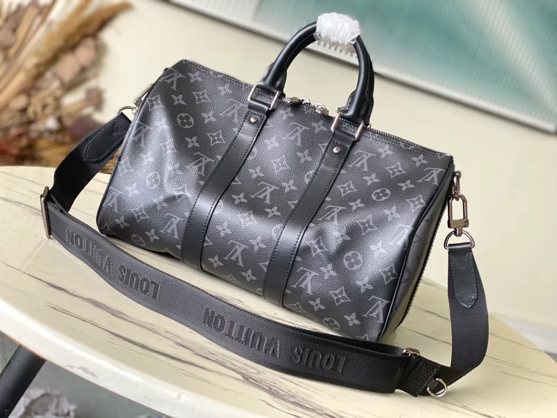 💰960 Top Original M46655 Black Flower Keepall Bandoulière 35 Handbag is a miniature version of the classic Keepall holiday travel bag. Full-grain Taurillon leather embossed with the Monogram pattern, leather side straps and top leather handle continue the signature elements of the Keepall collection, and the shoulder strap is removable and adjustable. Dimensions: 34 x 21 x 16 cm