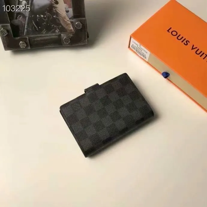 P140 Hot item shipped, model number M20005. This small notepad cover is made of Monogram canvas. It can hold three credit cards and can also be used as an address book, notebook or calendar. 10/12 cm (Length x Height) - Epi leather embossed with delicate LV initials and lined with interwoven textured leather - Button closure - Six-ring binder with three rings in sets, six credit card slots and two internal compartments - Notepad insert available separately