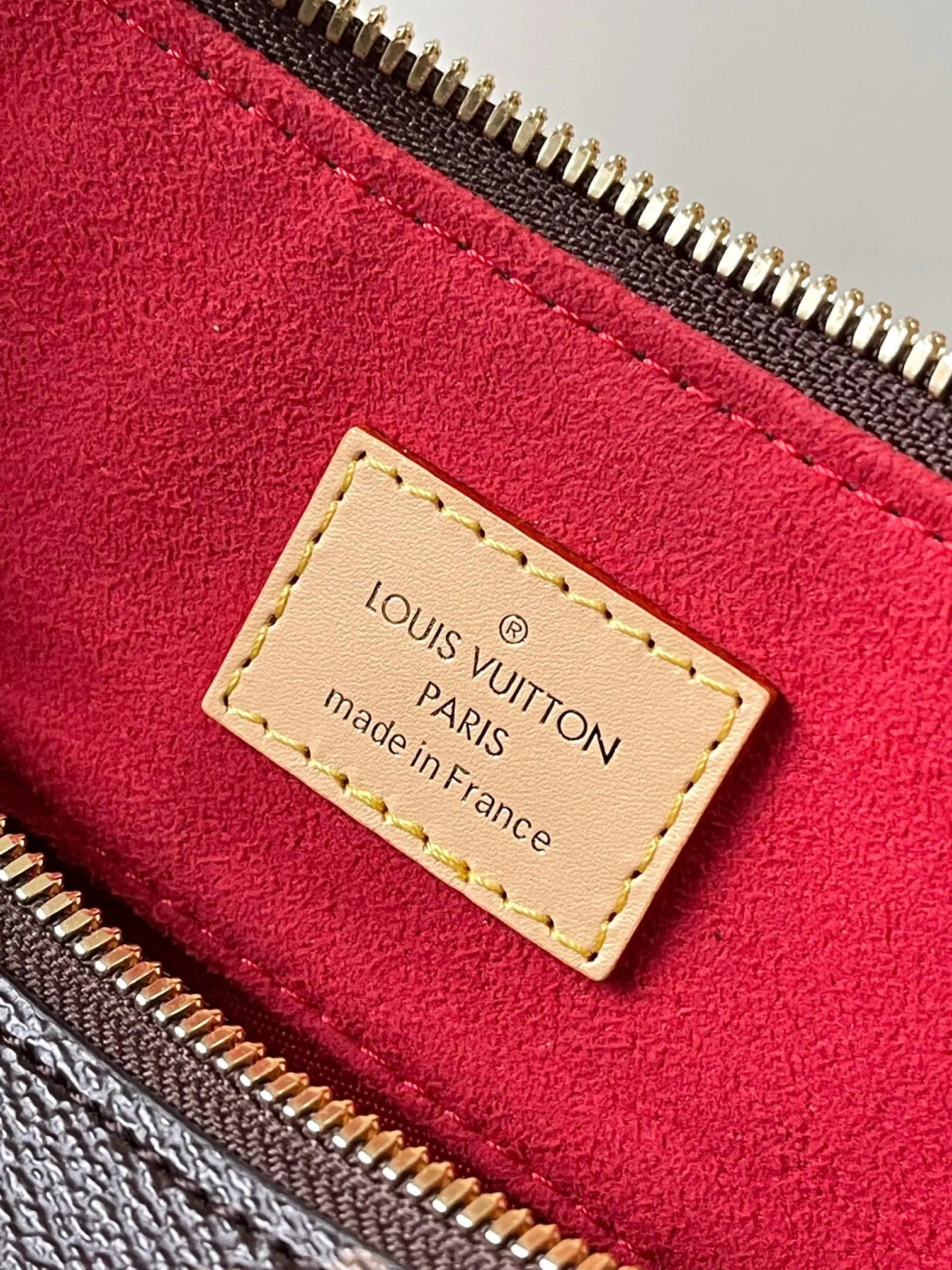 p2080 [Special grade MB chip version original leather] This second-hand Retiro small handbag Model: M11952 presbyopia dynamic chip version Material: A-grade all-steel hardware, imported original fabric Packaging: full set of original duty-free MB packaging Size: 22*9*33