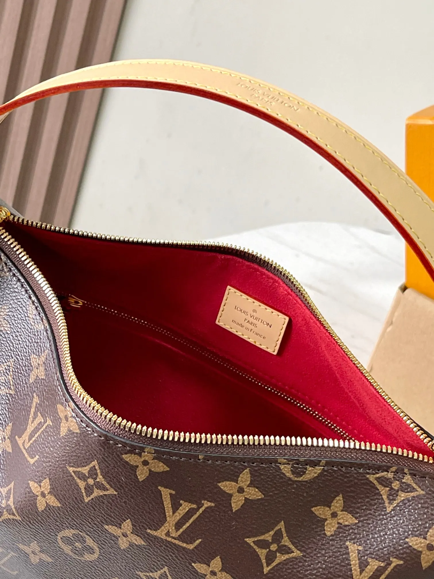 p2080 [Special grade MB chip version original leather] This second-hand Retiro small handbag Model: M11952 presbyopia dynamic chip version Material: A-grade all-steel hardware, imported original fabric Packaging: full set of original duty-free MB packaging Size: 22*9*33