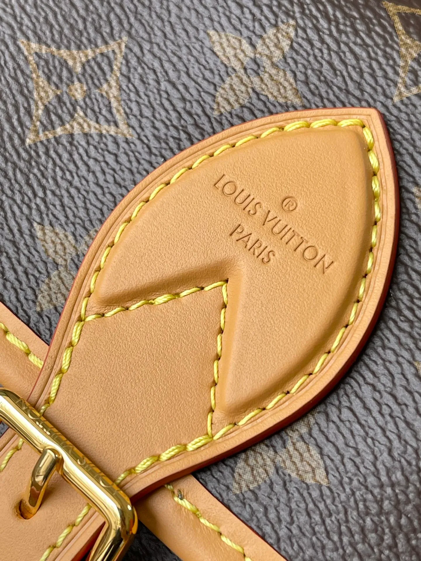 💰760 (top layer leather) top original order M46049. Support counter inspection. The photos taken of duty-free goods are consistent with the product without opening the packaging. This product is an exclusive duty-free product in the market and is the highest-end product. Inspection is supported. This product has passed strict inspection and is flawless. Please wear gloves when touching the product. This product is not returnable or exchangeable. Please confirm the product first and then remove the label on the handle. This product is temporarily not open to the public, only regular customers, and is in short supply. Dimensions: 25 x 9 x 15 cm