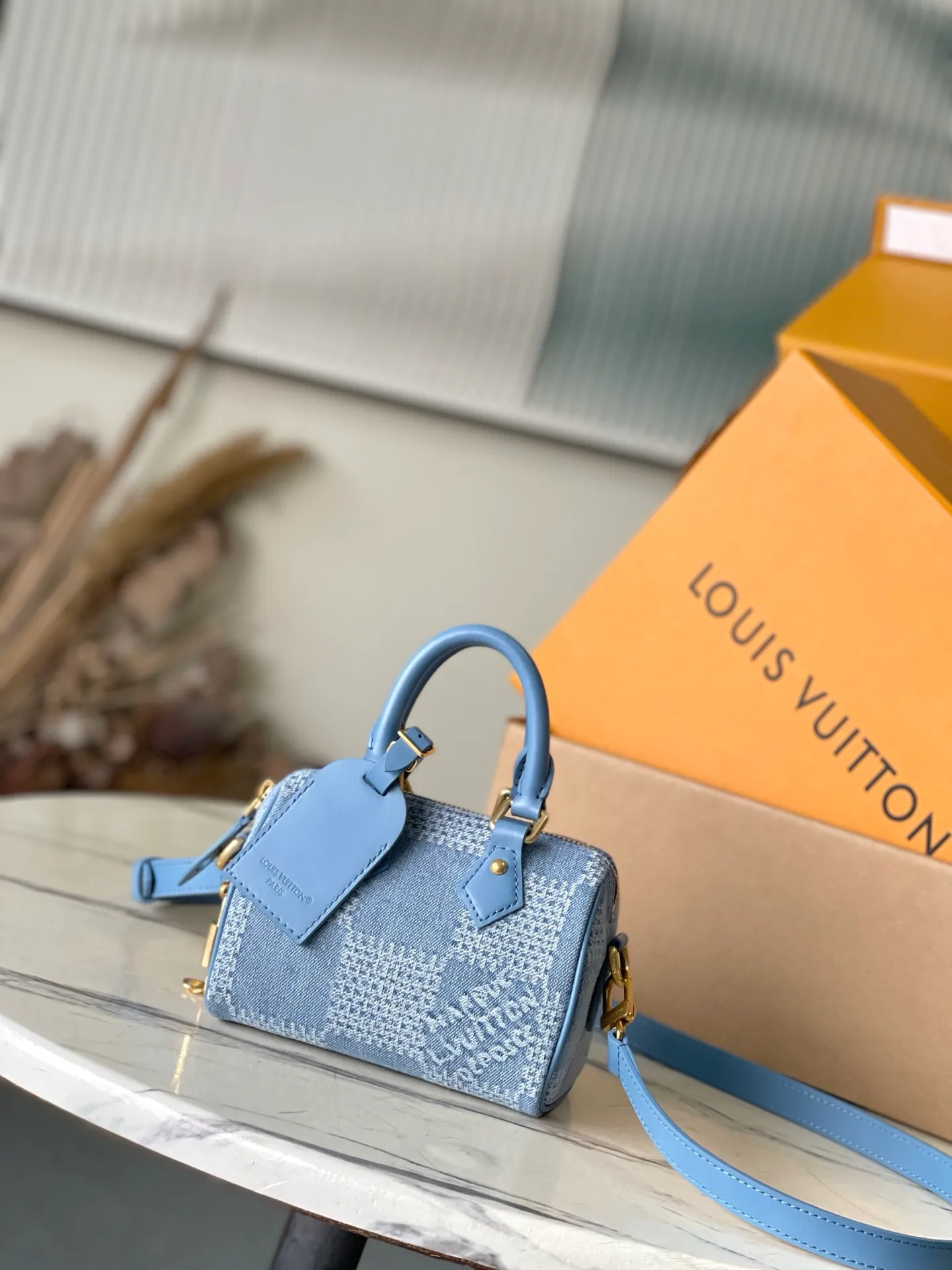 💰900 Top Original Order N00208 This Speedy 18 Bandouliere handbag is made of Damier Denim 3D cotton canvas, with leather trim and dazzling metal parts. Pharrell Wiliams incorporates the retro Marque L.Vuitton Deposee logo into the plaid pattern, telling the inspiration of the brand's original Damier pattern. Detachable and adjustable shoulder strap for easy shoulder and cross-body wear. Dimensions: 18 × 12 × 10 cm