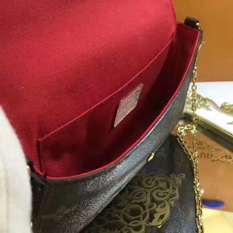 P140 Model: 61276 Size 21/11/2 Introduction: The Louis vuitton Felicie three-piece handbag is elegant and luxurious. It contains two detachable pockets and is a fashionable choice for carrying and organizing your daily necessities. It is more than just a wallet, after removing the gold chain, it can also be used as a charming clutch or small handbag ""