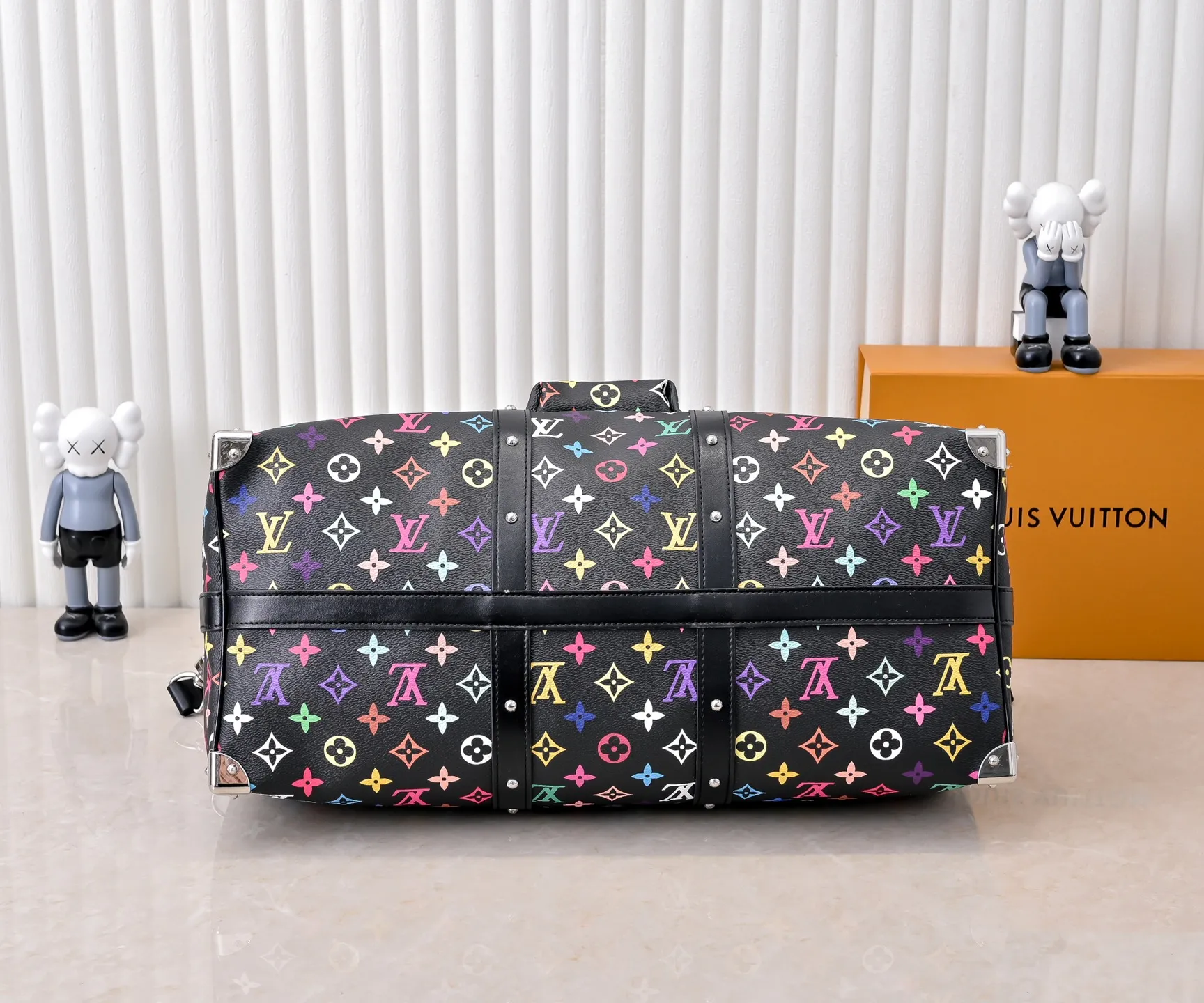 Batch 💰540✨Guangzhou goods M13742 white color black color travel bag new season LV x TM KEEPALL BANDOULIÈRE 45 travel bag This Keepall Bandoulière 45 Jh travel bag is from the Louis Vuitton The S-lock buckle and glossy metal corners on the front pocket establish a classic foundation, while the rivet ribbon and bow-shaped key bag highlight the new season trend. 27 x 20 x 45 cm.