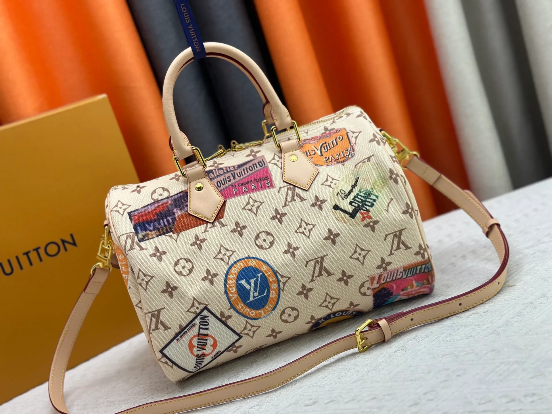 P300 upgraded original M14587 M40391 M14736 This Sedy Soft 30 handbag interprets the Monogram Dune with retro touches, with aircraft-shaped decoration and collage effect label, paying tribute to the design of the Gaston Louis Vuitton collection series. The long handle makes it easy to carry on the shoulder, making it a great travel companion. 30.0 x 21.0 x 17.0 cm (L x H x W) • Coated canvas • Cow leather trim • Metal hardware • Double zipper closure • Internal zippered pocket • Key holder • Patch name tag • Airplane style decoration • Holds 9" tablet, 6.7" smart phone, Ziy long wallet, keys, tissues, and sun • Shoulder strap: removable, non-adjustable • Strap half length: 24.0 cm • Handle: Double handle.