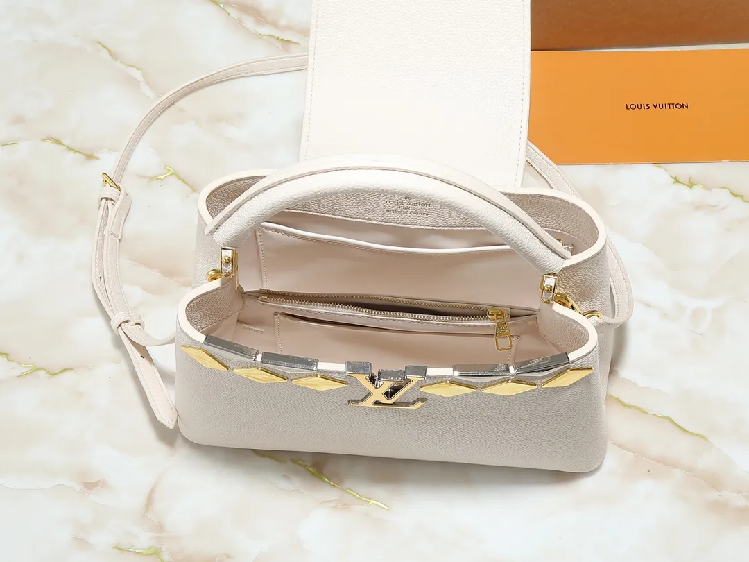 💰420💰Guangzhou goods Upgraded original M12135 M11964 M12751 This Capucines medium handbag draws inspiration from the brand’s classic hard suitcase, transforming the iconic Malletage element into a diamond-shaped metal decoration, which complements the Taurillon cow leather bag body. The pocket design makes it easy to store what you need on the go, and the detachable shoulder strap allows for a variety of carrying methods. Dimensions: 31.05 x 20.0 x 11.0 cm (length x height x width)