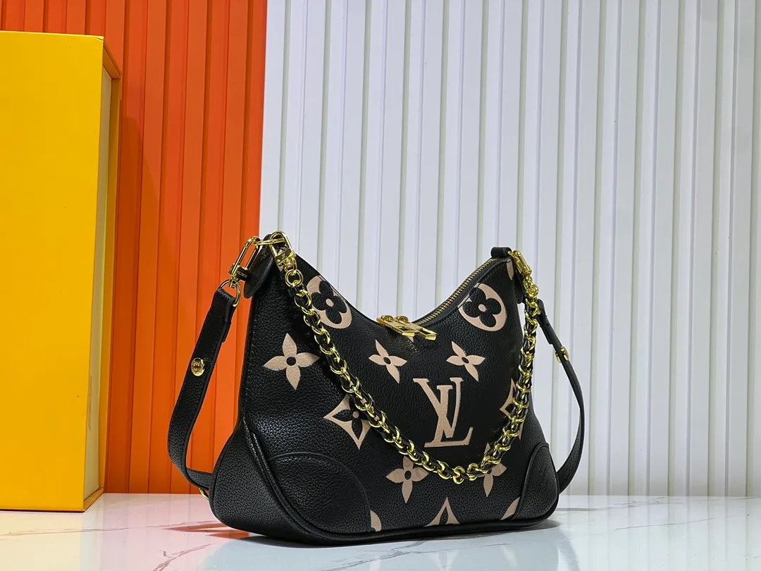 Batch 260💰Upgraded original M13224 M12930 M45832 M45831 Chain bag croissant series KOREA PRE-LAUNCH handbag This season's Boulogne bag uses Monogram Amprent leather material to reinterpret a symbolic design that can be used in multiple ways. Like existing designs made of canvas, various styles of items can be produced. Internal flat pocket that can store large-sized smartphones. A new version with a braided chain woven with gold hardware that creates a high-class and strong atmosphere. 16 x 9.5 x 29 cm.
