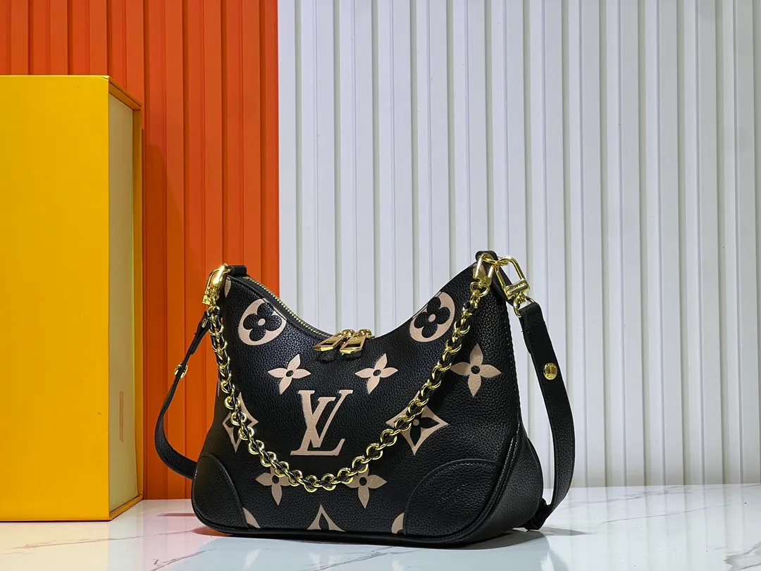 Batch 260💰Upgraded original M13224 M12930 M45832 M45831 Chain bag croissant series KOREA PRE-LAUNCH handbag This season's Boulogne bag uses Monogram Amprent leather material to reinterpret a symbolic design that can be used in multiple ways. Like existing designs made of canvas, various styles of items can be produced. Internal flat pocket that can store large-sized smartphones. A new version with a braided chain woven with gold hardware that creates a high-class and strong atmosphere. 16 x 9.5 x 29 cm.