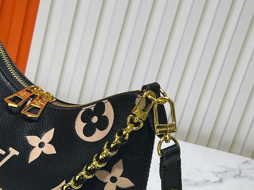 Batch 260💰Upgraded original M13224 M12930 M45832 M45831 Chain bag croissant series KOREA PRE-LAUNCH handbag This season's Boulogne bag uses Monogram Amprent leather material to reinterpret a symbolic design that can be used in multiple ways. Like existing designs made of canvas, various styles of items can be produced. Internal flat pocket that can store large-sized smartphones. A new version with a braided chain woven with gold hardware that creates a high-class and strong atmosphere. 16 x 9.5 x 29 cm.