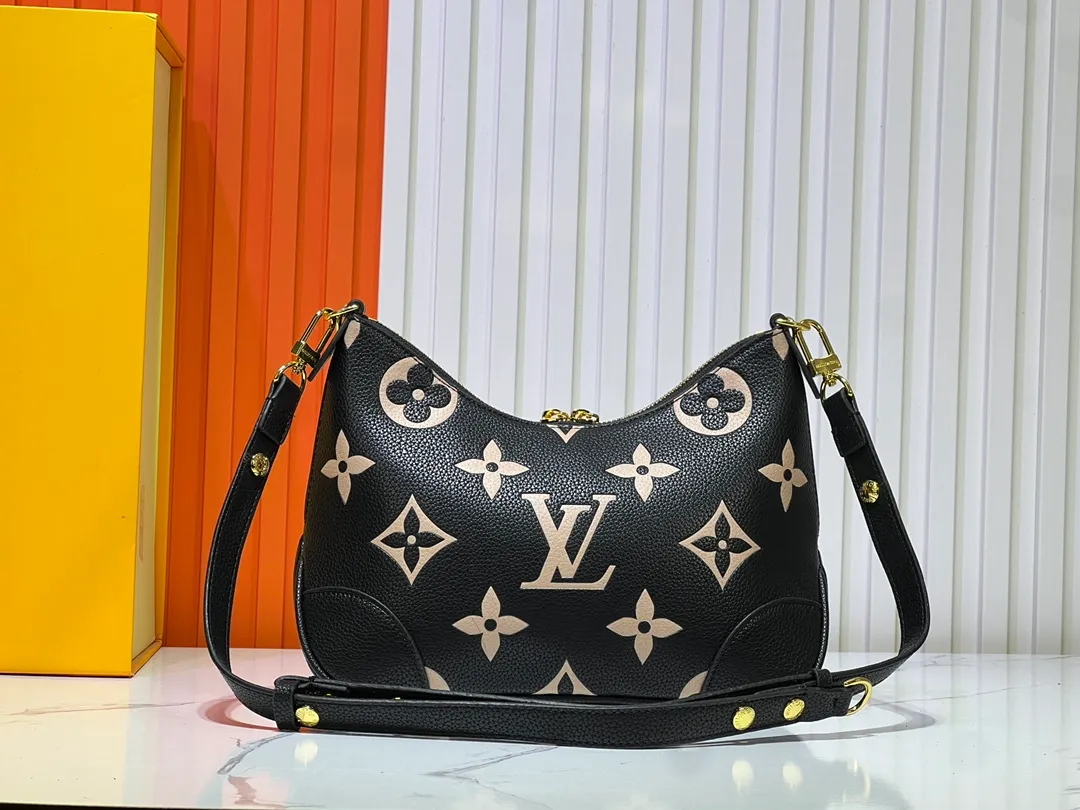 Batch 260💰Upgraded original M13224 M12930 M45832 M45831 Chain bag croissant series KOREA PRE-LAUNCH handbag This season's Boulogne bag uses Monogram Amprent leather material to reinterpret a symbolic design that can be used in multiple ways. Like existing designs made of canvas, various styles of items can be produced. Internal flat pocket that can store large-sized smartphones. A new version with a braided chain woven with gold hardware that creates a high-class and strong atmosphere. 16 x 9.5 x 29 cm.