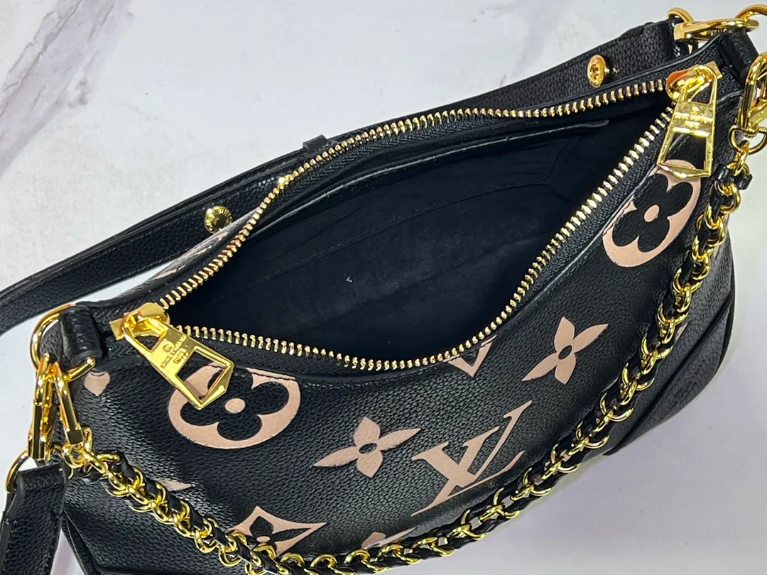 Batch 260💰Upgraded original M13224 M12930 M45832 M45831 Chain bag croissant series KOREA PRE-LAUNCH handbag This season's Boulogne bag uses Monogram Amprent leather material to reinterpret a symbolic design that can be used in multiple ways. Like existing designs made of canvas, various styles of items can be produced. Internal flat pocket that can store large-sized smartphones. A new version with a braided chain woven with gold hardware that creates a high-class and strong atmosphere. 16 x 9.5 x 29 cm.