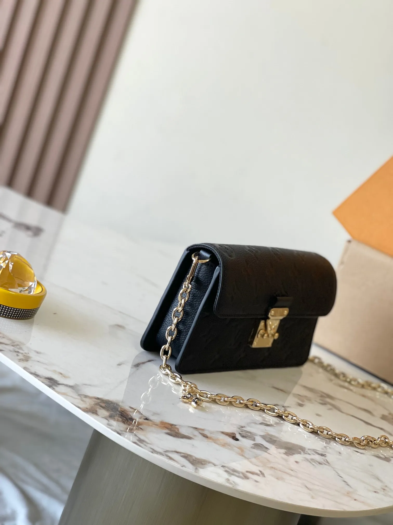 💰2600 [Special grade MB chip version original leather] Wallet On Chain Metis handbag is made of grained Monogram Empreinte leather, model: M82637 black dynamic chip version Material: A-grade all-steel hardware, imported original fabric Packaging: full set of original duty-free MB packaging Size: 19*11*5.5C