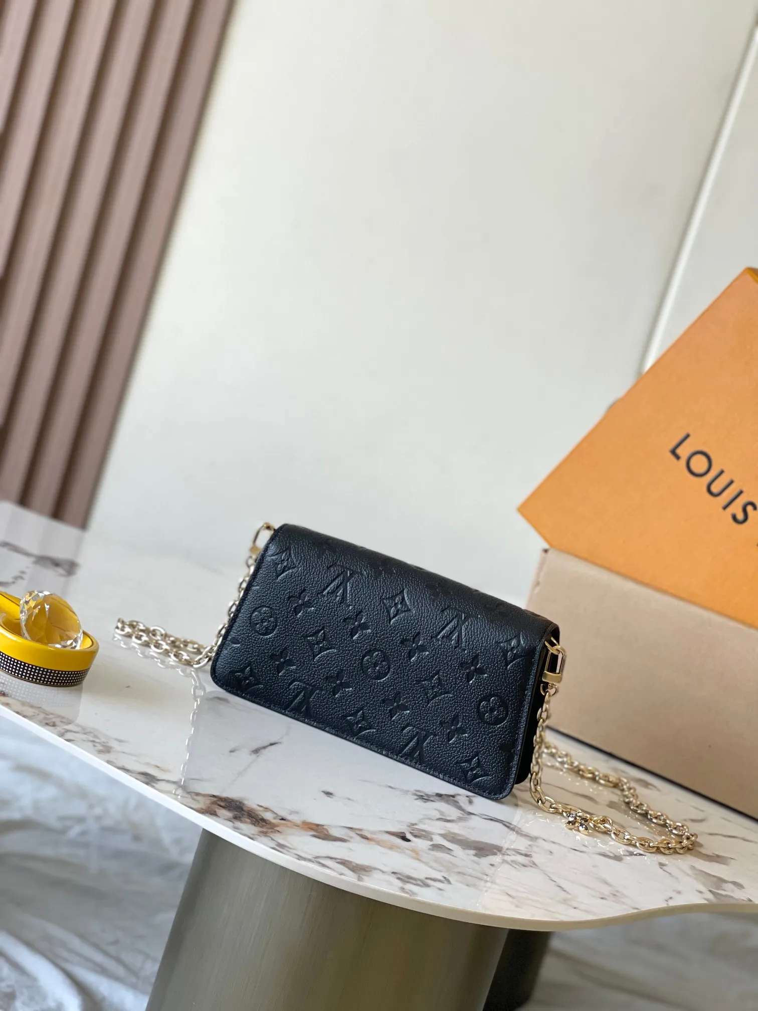 💰2600 [Special grade MB chip version original leather] Wallet On Chain Metis handbag is made of grained Monogram Empreinte leather, model: M82637 black dynamic chip version Material: A-grade all-steel hardware, imported original fabric Packaging: full set of original duty-free MB packaging Size: 19*11*5.5C