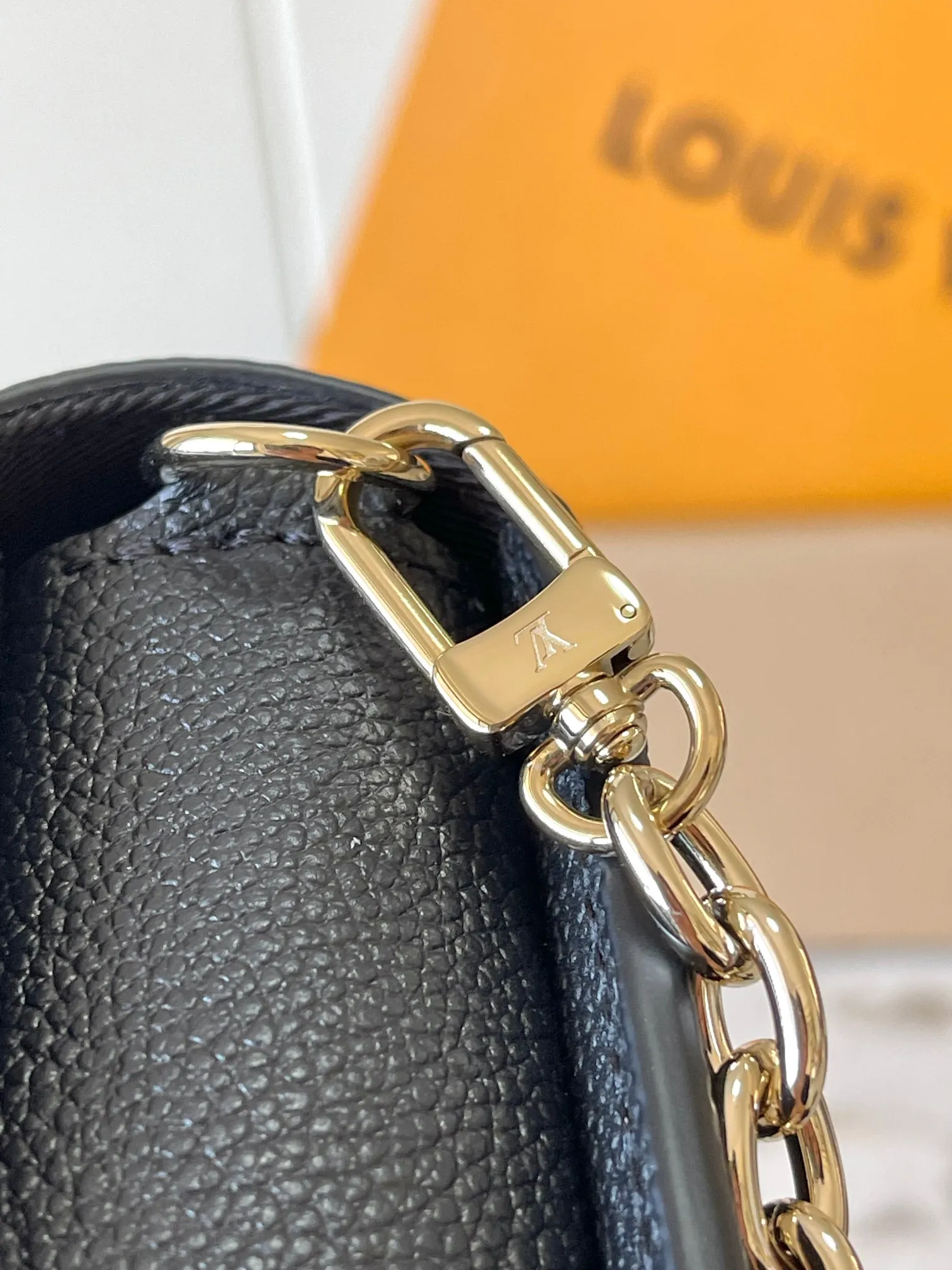 💰2600 [Special grade MB chip version original leather] Wallet On Chain Metis handbag is made of grained Monogram Empreinte leather, model: M82637 black dynamic chip version Material: A-grade all-steel hardware, imported original fabric Packaging: full set of original duty-free MB packaging Size: 19*11*5.5C