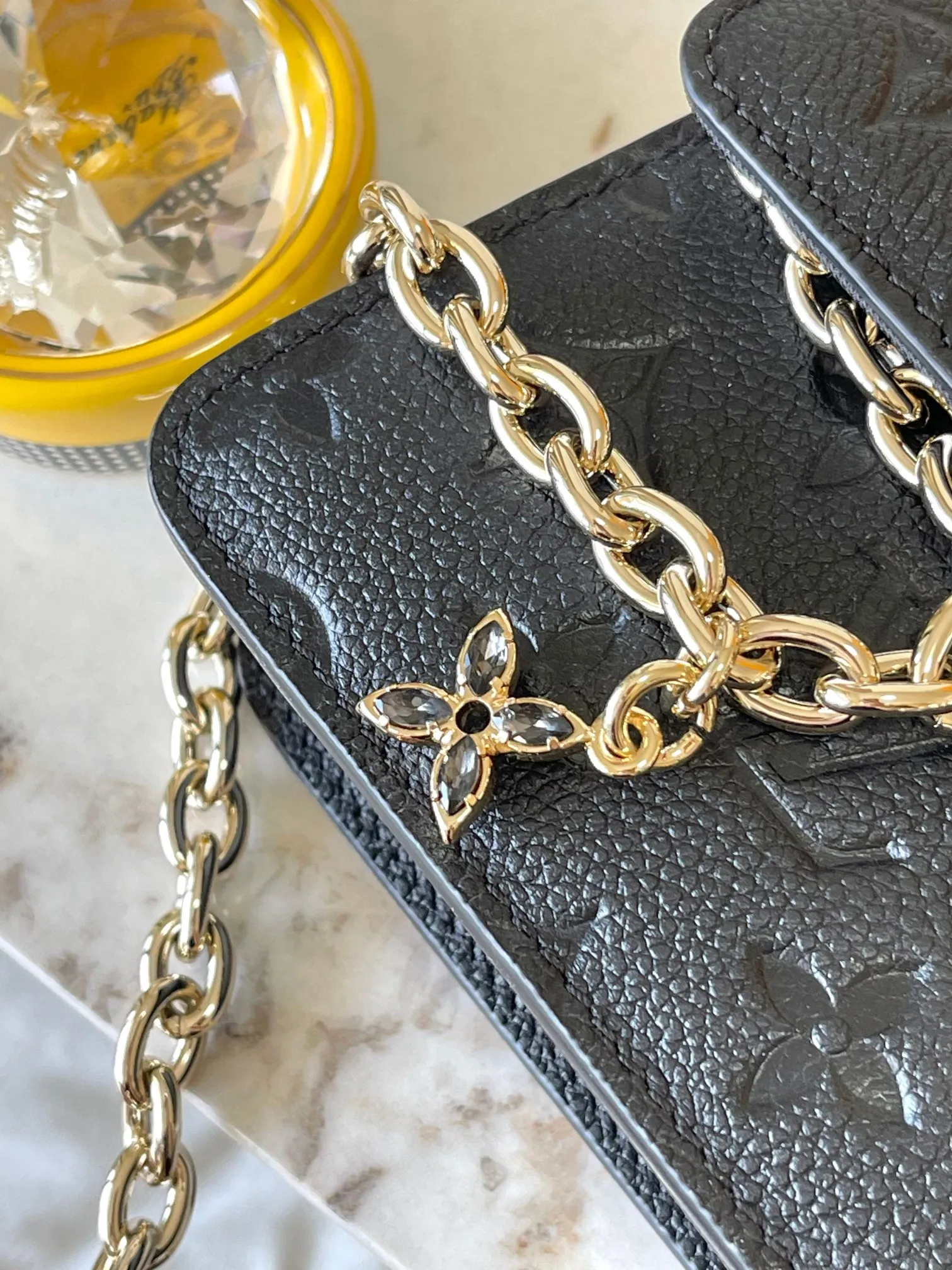 💰2600 [Special grade MB chip version original leather] Wallet On Chain Metis handbag is made of grained Monogram Empreinte leather, model: M82637 black dynamic chip version Material: A-grade all-steel hardware, imported original fabric Packaging: full set of original duty-free MB packaging Size: 19*11*5.5C