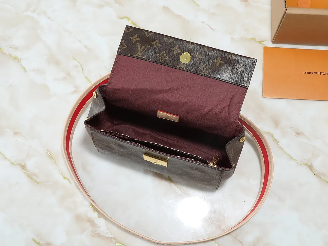 💰260💰Upgraded from the original M42738 M44863. The pure structure and silhouette of this CLUNY BB handbag will never go out of style, and the straps adopt bright colors that are popular nowadays. The Cluny bag is very practical and is the ideal business bag. The top handle can meet the different requirements of hand carry and elbow carry, and the removable shoulder strap can also meet the requirements of shoulder carrying. Magnetic clasp keeps personal finances safely stored. 28.0x 20.0x 10.0cm