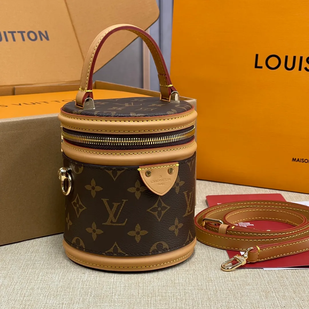 [Upgraded version] P500💰Upgraded version LV’s new NanoCannes small fortune bucket M82952 comes with a full set of packaging 💝Madam, it’s so exquisite. The nano-style small bag is full of cuteness and smartness~ The design of the fortune bucket is also very recognizable. Compared with the larger ones, the small size is more delicate when carried on the body. Have you fallen in love with her~ It’s not too cute, the kind that lasts forever. #Iv new nano size 14.5*14*12