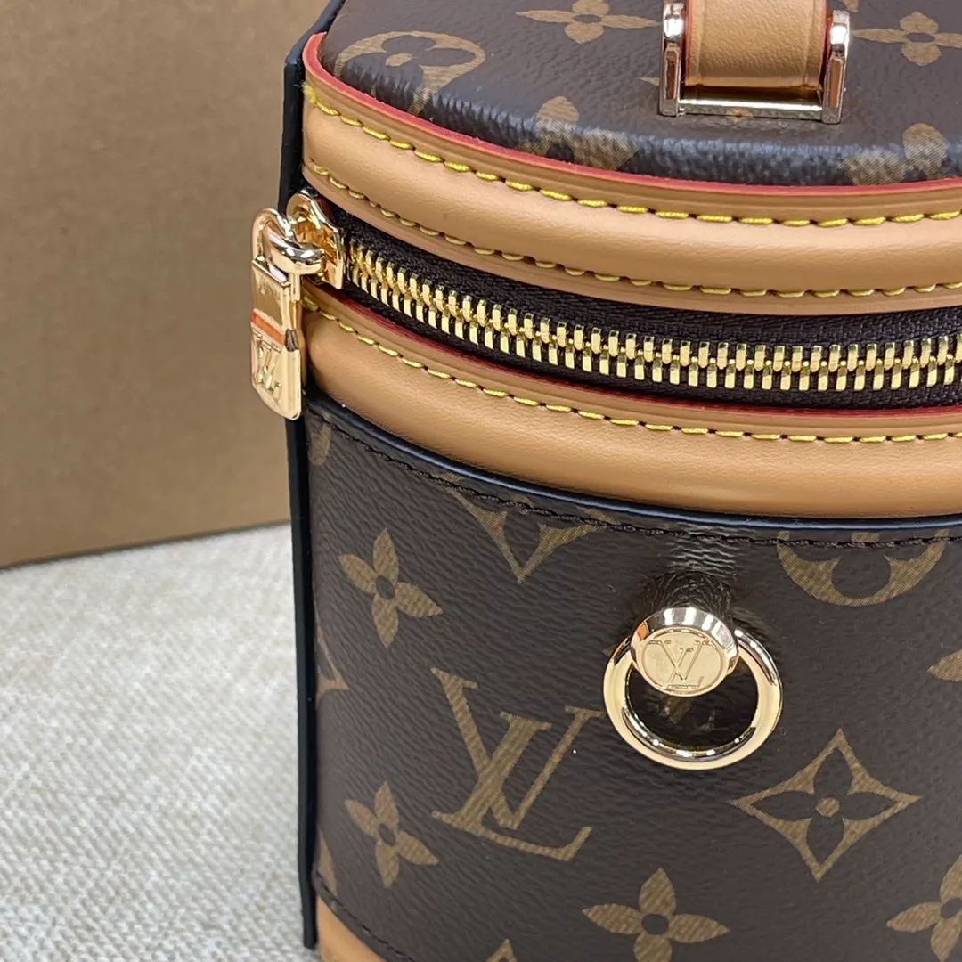 [Upgraded version] P500💰Upgraded version LV’s new NanoCannes small fortune bucket M82952 comes with a full set of packaging 💝Madam, it’s so exquisite. The nano-style small bag is full of cuteness and smartness~ The design of the fortune bucket is also very recognizable. Compared with the larger ones, the small size is more delicate when carried on the body. Have you fallen in love with her~ It’s not too cute, the kind that lasts forever. #Iv new nano size 14.5*14*12
