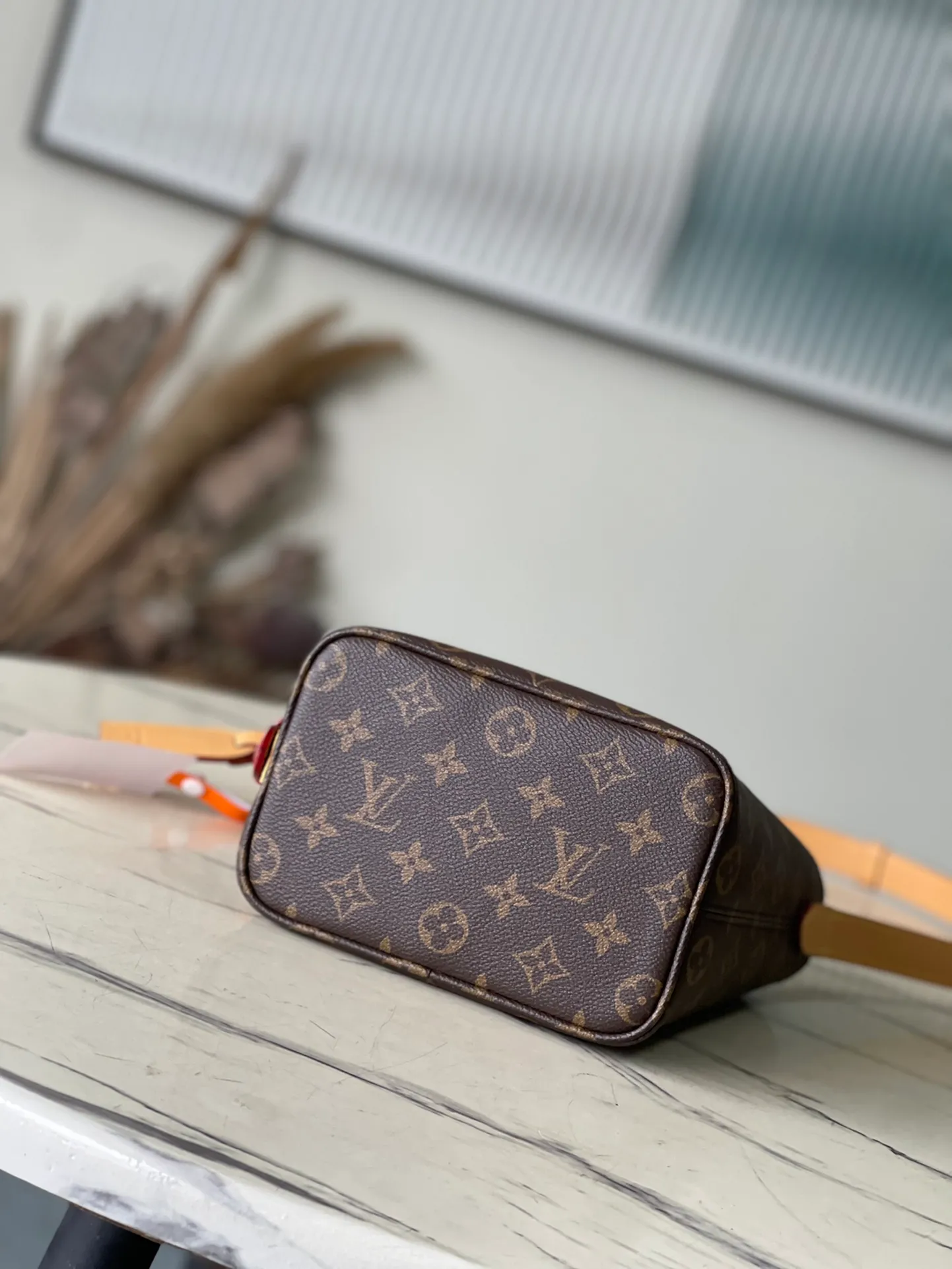 💰700 Top Original Order M12925 Presbyopia This All InBB handbag is made of Monogram canvas with shiny metal parts, and the iconic padlock and nameplate highlight the classic style. The adjustable shoulder strap continues the brand's trunk-making heritage, and the leather shoulder strap adds cross-body and shoulder carry options. The foldable design enables the silhouette to be retracted and retracted freely, providing ample space for daily use. Dimensions: 16x18x12 cm