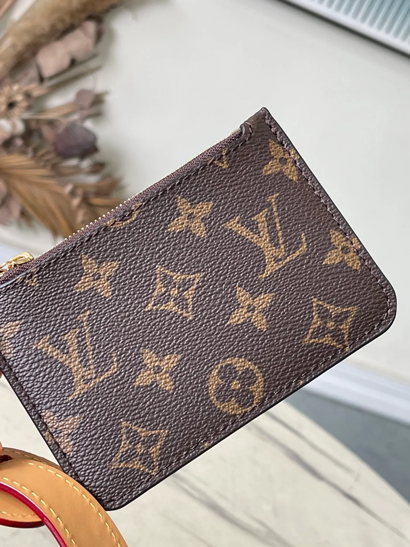 💰700 Top Original Order M12925 Presbyopia This All InBB handbag is made of Monogram canvas with shiny metal parts, and the iconic padlock and nameplate highlight the classic style. The adjustable shoulder strap continues the brand's trunk-making heritage, and the leather shoulder strap adds cross-body and shoulder carry options. The foldable design enables the silhouette to be retracted and retracted freely, providing ample space for daily use. Dimensions: 16x18x12 cm