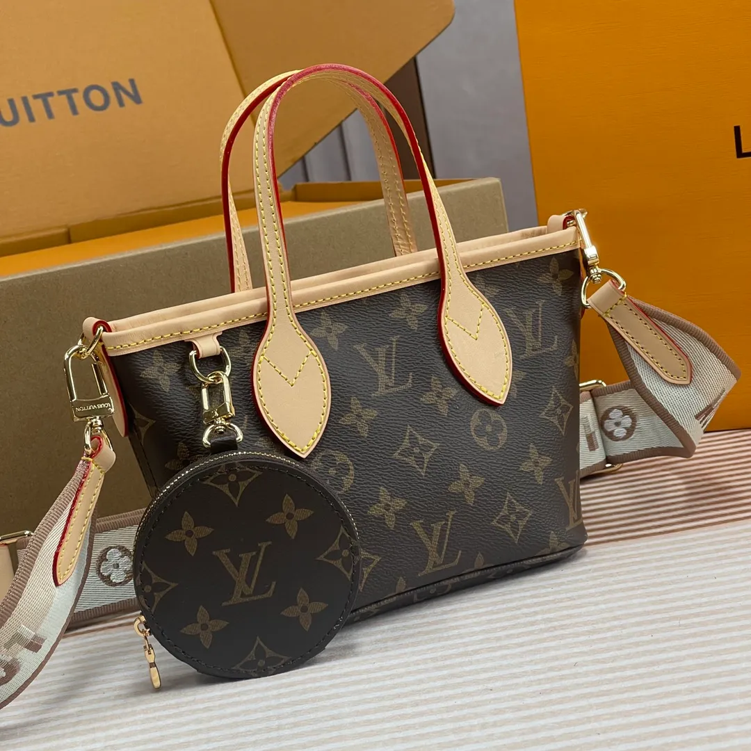 [Upgraded version] P640🐶Upgraded version. High quality. Semi-steel hardware. Comes with complete packaging❣️M46705🐶This Neverfull BB handbag combines classic design with iconic details. Made of Monogram canvas, lined with colorful fabrics and trimmed with cow leather, it is spacious but not bulky. Tighten the sides for a trendy look, and stretch them for a casual look. Features a slim, comfortable handle for shoulder or elbow carry. Detachable bag can be used as a clutch or pocket. Size: 24x14x9cm