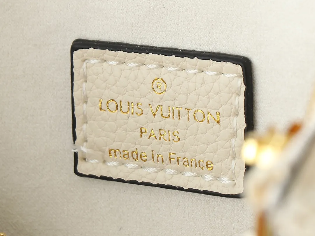💰240💰Upgraded from the original M45522, 43170. This MONOGRAM canvas material is a new style of Melie handbag, a fashionable must-have item. Veau Cachemire leather material. Full leather embossed woven wrist double bag shopping bag. Lightweight and comfortable to carry. Unique vertical and narrow shape with modern style. Zipper pocket with metal engraved zipper puller for more personality. Size: 33x16x30cm