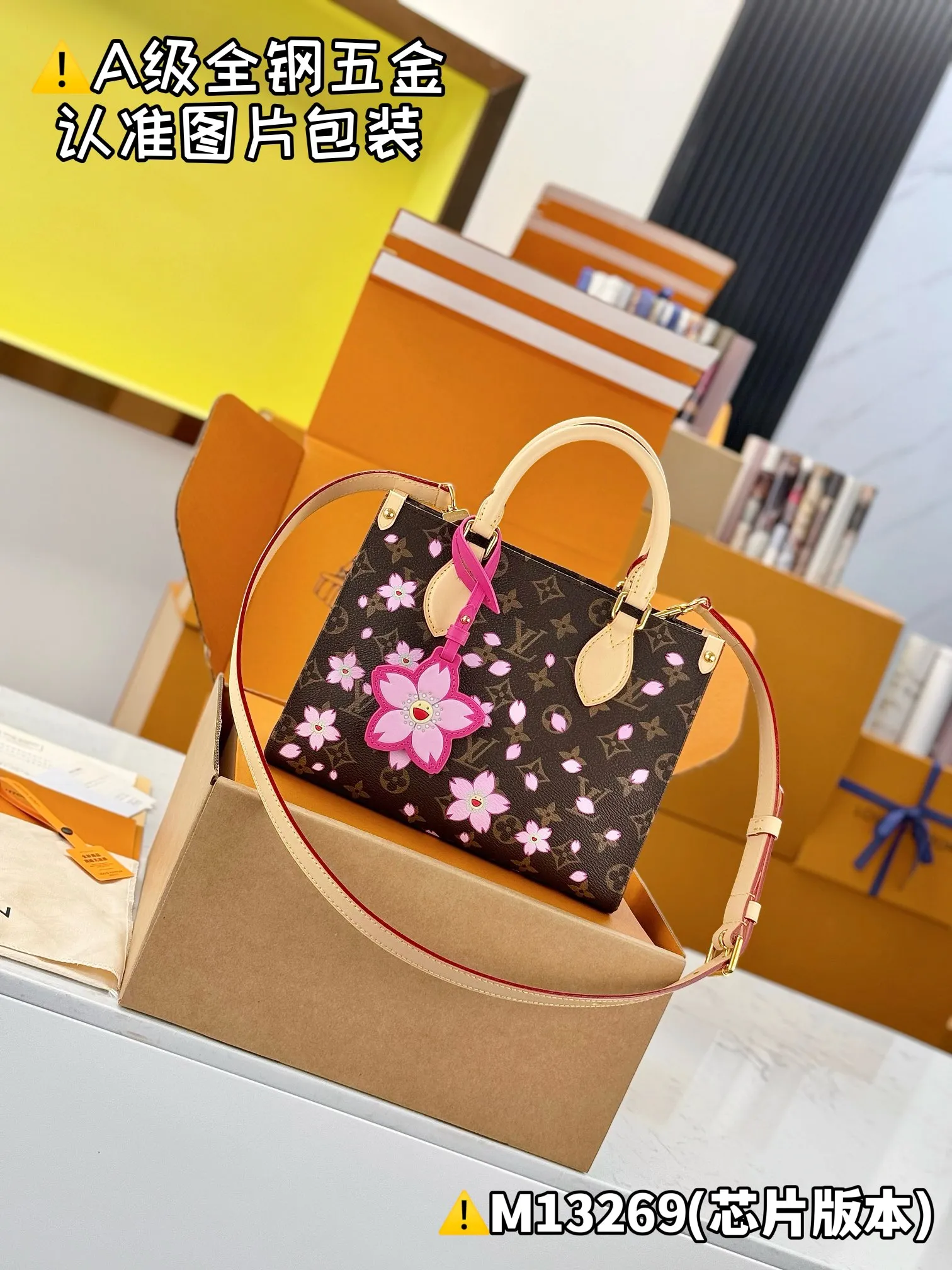 💰1900 [Authentic grade] [Super grade MB high elastic fabric] LV x TM ONTHEGO small handbag Model: M13269 Material: A+ grade all-steel hardware, imported high elastic fabric Packaging: Full set of special grade duty-free MB packaging Dimensions: 19 x 11.5 x 25 cm (height x width x length)