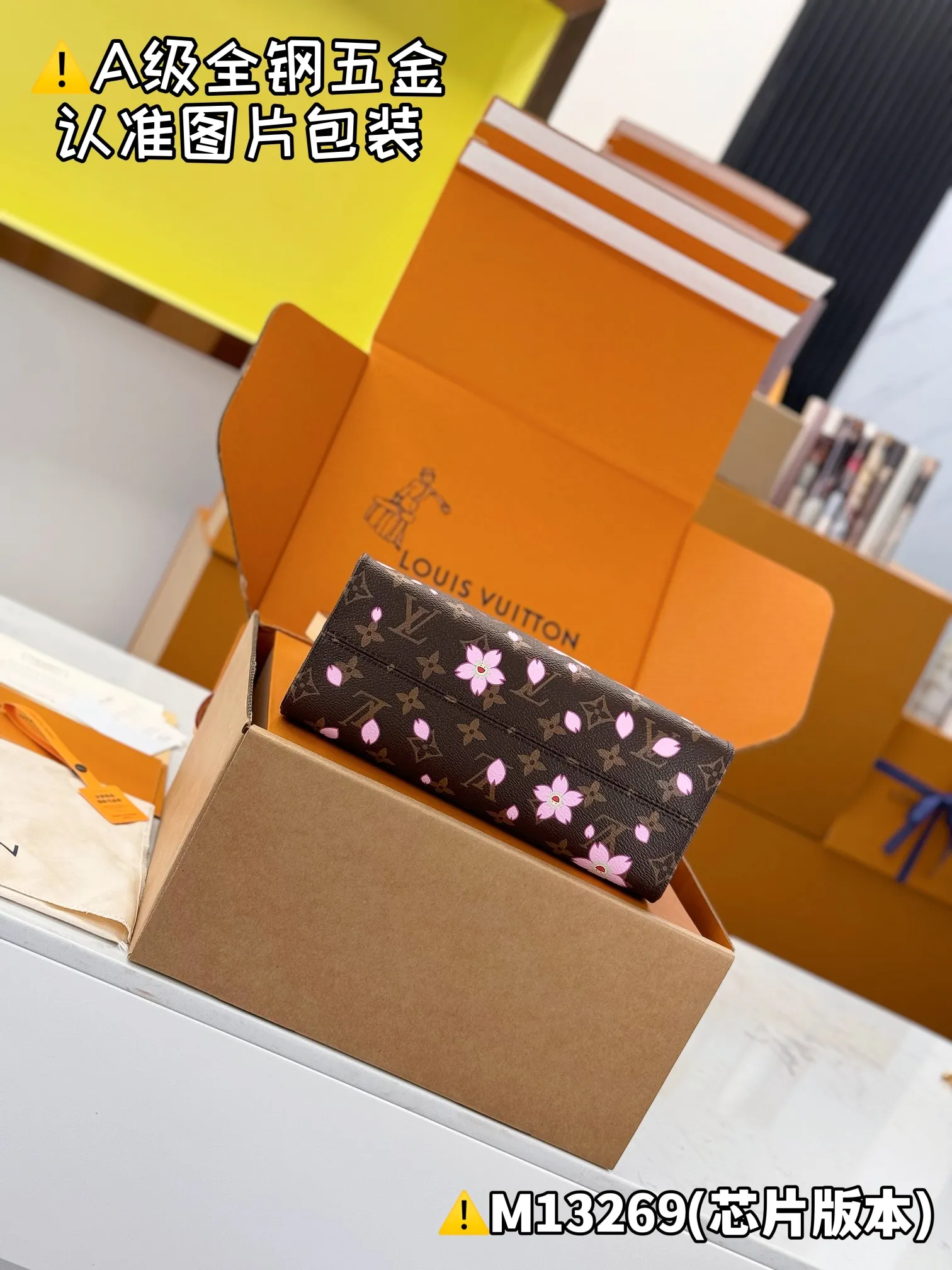 💰1900 [Authentic grade] [Super grade MB high elastic fabric] LV x TM ONTHEGO small handbag Model: M13269 Material: A+ grade all-steel hardware, imported high elastic fabric Packaging: Full set of special grade duty-free MB packaging Dimensions: 19 x 11.5 x 25 cm (height x width x length)