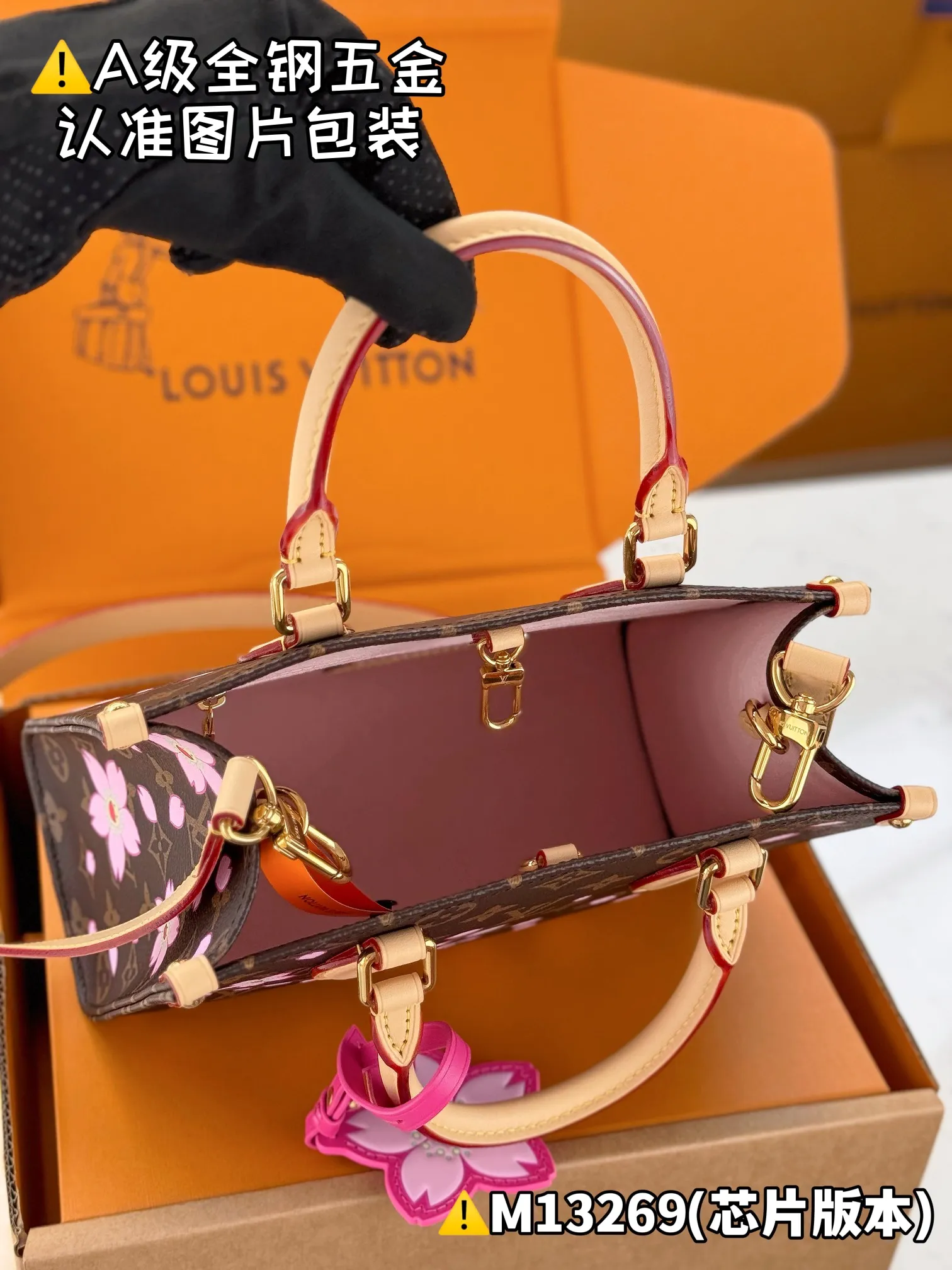 💰1900 [Authentic grade] [Super grade MB high elastic fabric] LV x TM ONTHEGO small handbag Model: M13269 Material: A+ grade all-steel hardware, imported high elastic fabric Packaging: Full set of special grade duty-free MB packaging Dimensions: 19 x 11.5 x 25 cm (height x width x length)