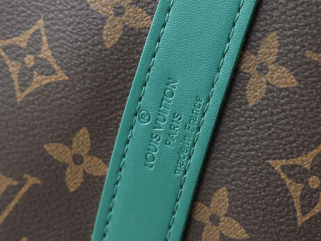 💰320💰Upgraded original M46771 yellow M46775 purple M46772 blue M46769 red M46770 orange M46774 green M46773 rose red This Keepall Bandoulière 50 travel bag is made of Monogram Macassar canvas, which simultaneously renders bright colors for the side straps, nameplate, fabric lining and top leather handle. The size of your carry-on luggage hides plenty of space. 50.0 x 29.0 x 23.0 cm (length x height x width)