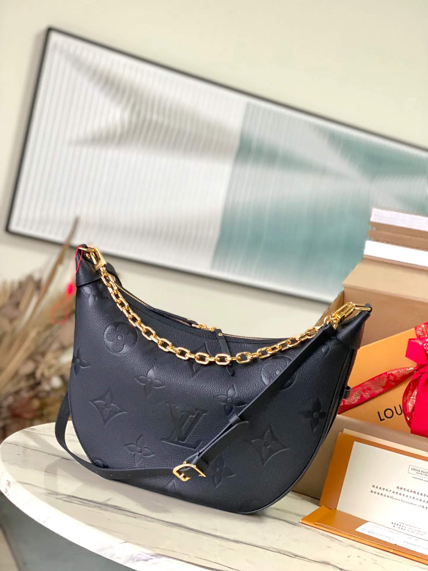 💰1300 (top layer leather) top original order M46725. Support counter inspection. Photos taken of duty-free goods are consistent with the product without unpacking. This product is an exclusive duty-free product in the market and is the highest-end product. Inspection is supported. This product has passed strict inspection and is flawless. Please wear gloves when touching the product. This product is not returnable or exchangeable. Please confirm the product first and then remove the label on the handle. This product is temporarily not open to the public, only regular customers, and is in short supply. Dimensions: 38 x 26 x 10 cm