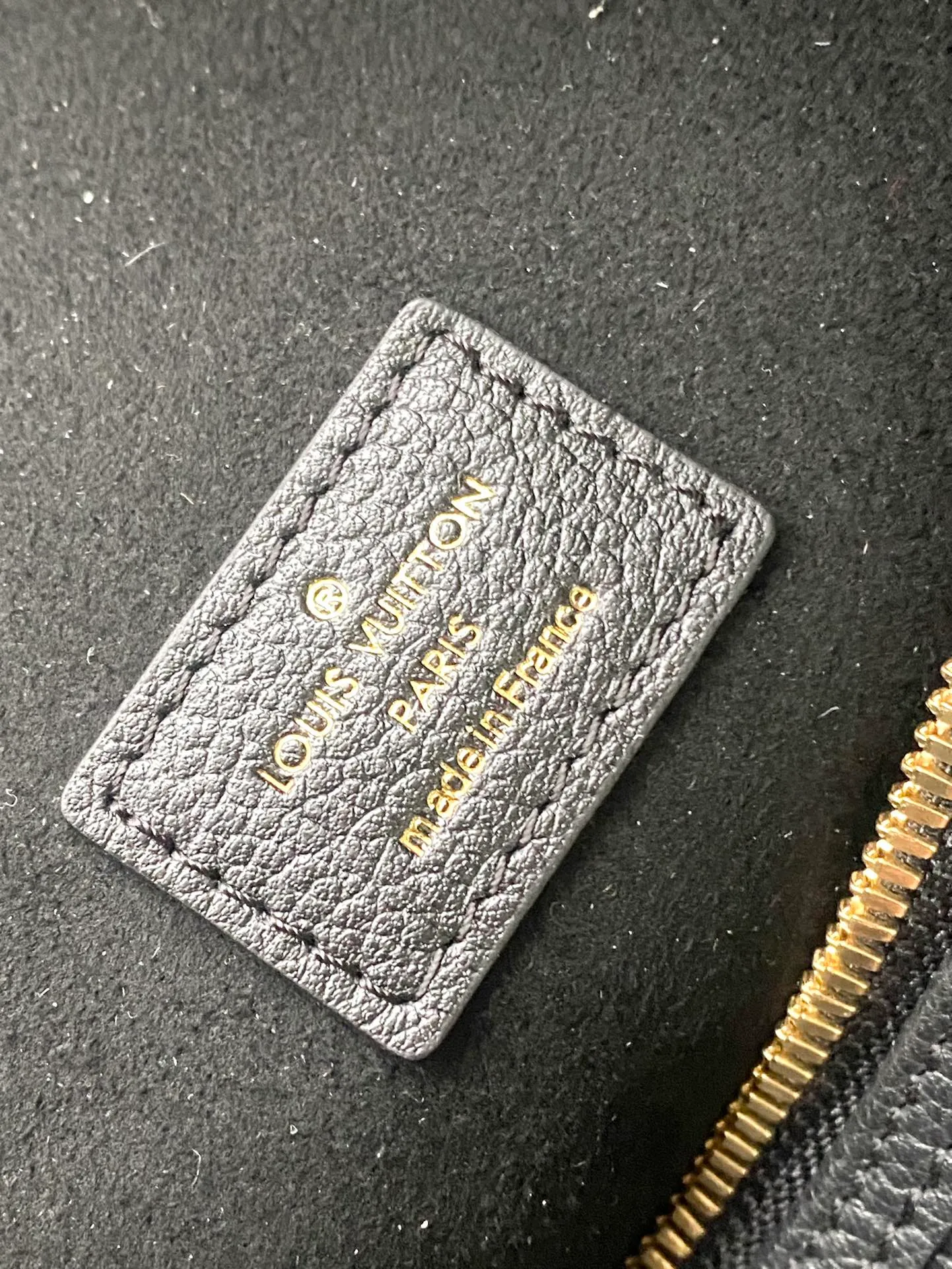 💰1300 (top layer leather) top original order M46725. Support counter inspection. Photos taken of duty-free goods are consistent with the product without unpacking. This product is an exclusive duty-free product in the market and is the highest-end product. Inspection is supported. This product has passed strict inspection and is flawless. Please wear gloves when touching the product. This product is not returnable or exchangeable. Please confirm the product first and then remove the label on the handle. This product is temporarily not open to the public, only regular customers, and is in short supply. Dimensions: 38 x 26 x 10 cm