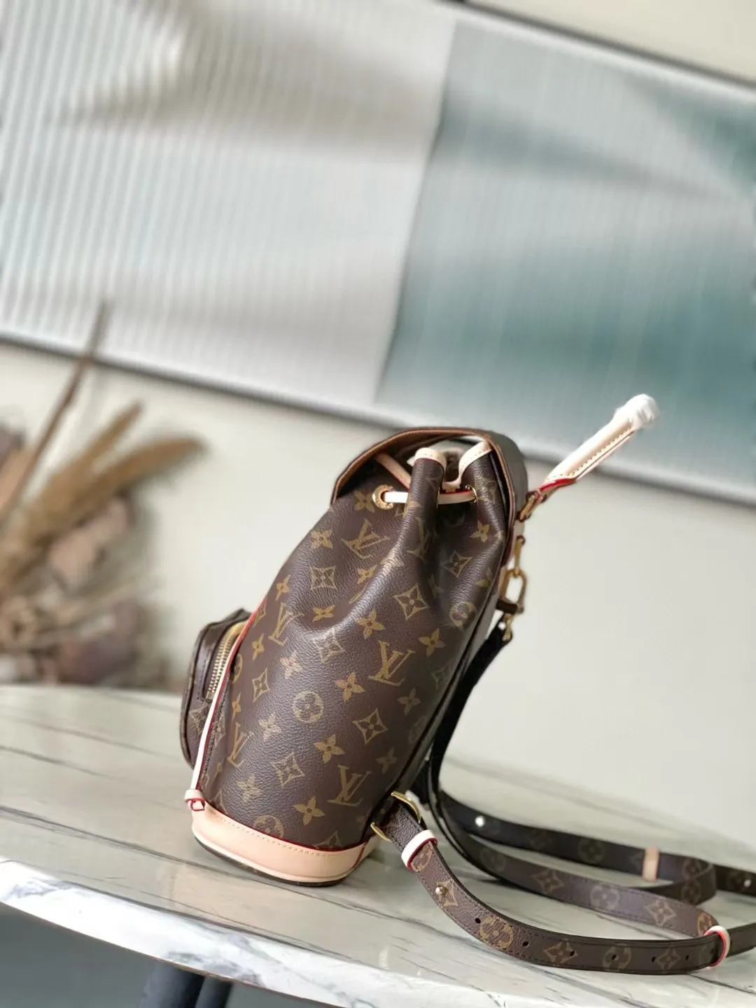 💰1020 Top original order M11198 The Montsouris handbag launched by Nicolas Ghesquiere in 1994. It is decorated with Monogram coated canvas and cow leather to resemble the Montsouris small backpack. The leather handle and adjustable Monogram canvas shoulder strap allow for a variety of carrying options, while the drawstring and magnetic buckle design ensure secure storage. Dimensions: 28 × 30 × 18 cm